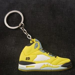 🔥Jordan 5's (yellow/wht/blk) Keychain🔥